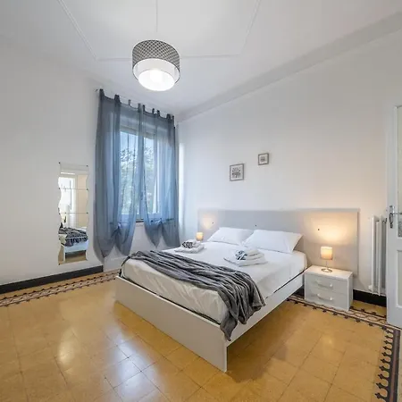 Next Stop - 3 Bedrooms Facing The Station *
