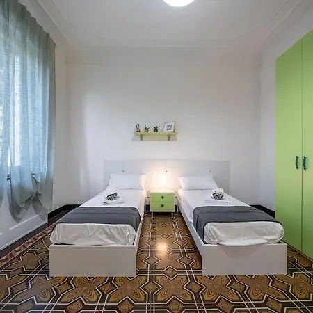 Next Stop - 3 Bedrooms Facing The Station Apartment *