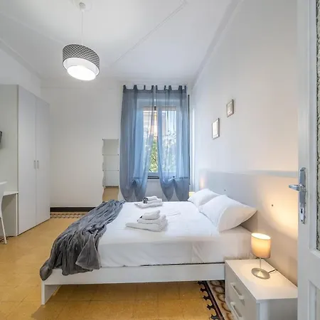 Apartment Next Stop - 3 Bedrooms Facing The Station Modena