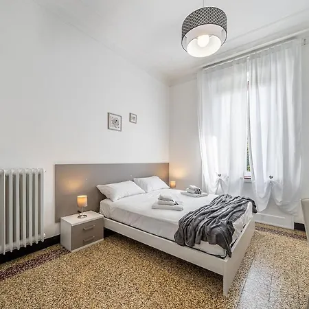 Next Stop - 3 Bedrooms Facing The Station