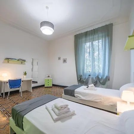 Next Stop - 3 Bedrooms Facing The Station * Modena