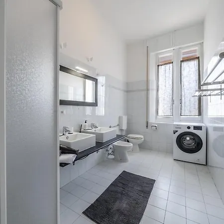Apartment Next Stop - 3 Bedrooms Facing The Station Modena