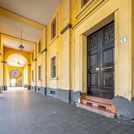 Next Stop - 3 Bedrooms Facing The Station Apartment Modena